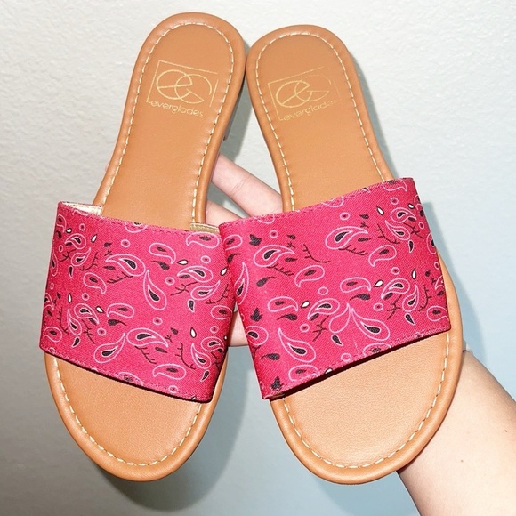 Everglades Red Bandana Slide On Women’s Sandals - Picture 2 of 8